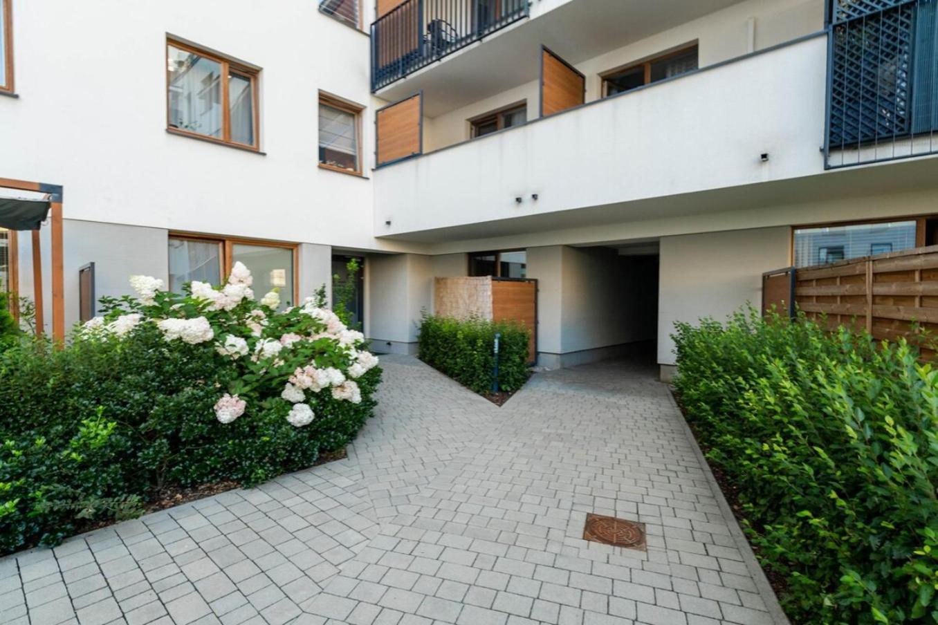 Modern 70M Apartment With Private Garden Metro Warsaw Exterior photo